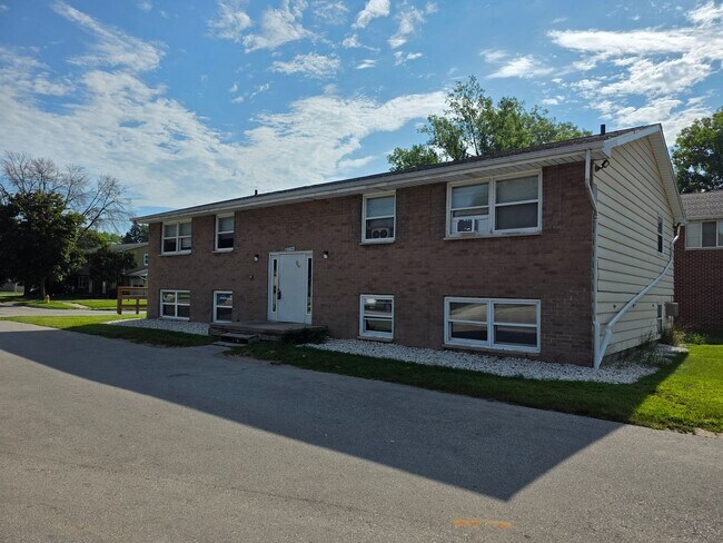 Building Photo - 2096 Imperial Ln
