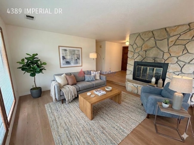 Building Photo - Brand New Flooring and Paint Upper Level Duplex
