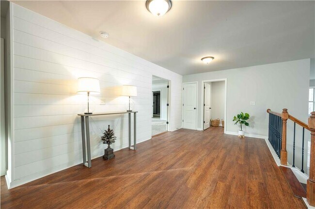 Building Photo - 5875 Chestnut Dr
