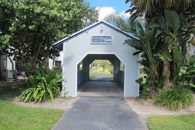 Building Photo - 1517 Woodbridge Lakes Cir