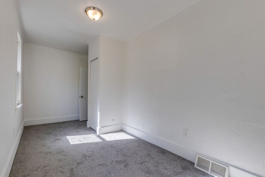 Building Photo - 2641 S 18th St