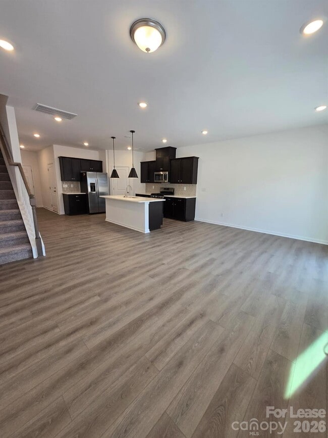 Building Photo - 774 Kitfox Dr NW