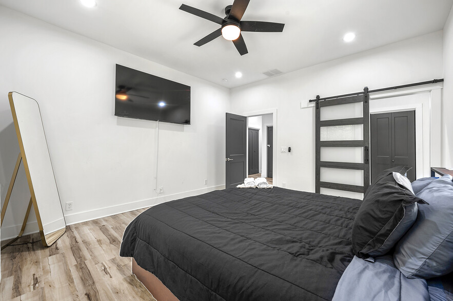 King Size Master Bedroom (GH) - 2310 Tiger Flowers Dr NW