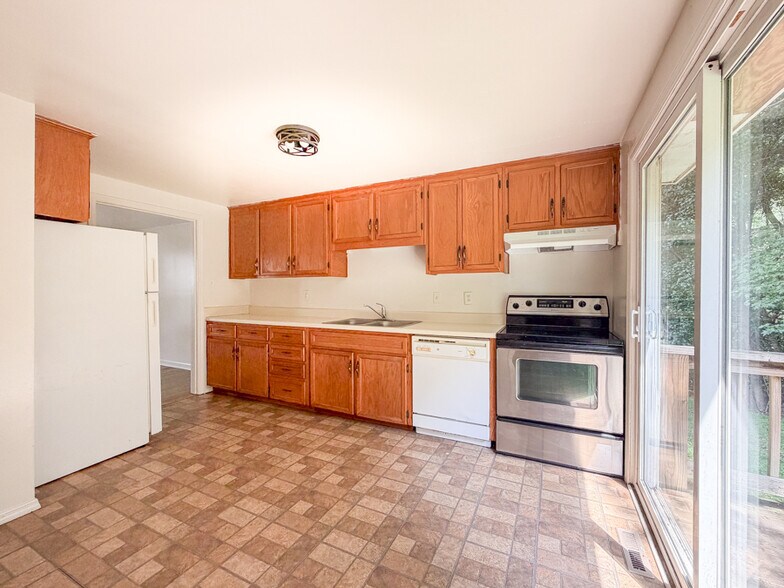 Building Photo - 35 Fox Hill Dr