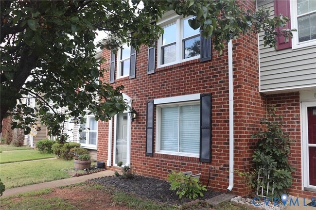 Building Photo - 8102 Clovertree Ct