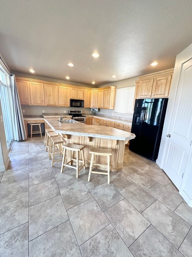 Building Photo - Beautiful Las Palmas Condo