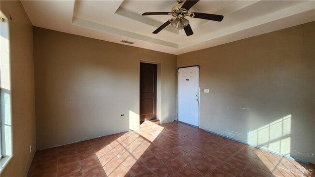 Building Photo - 11 Oak St