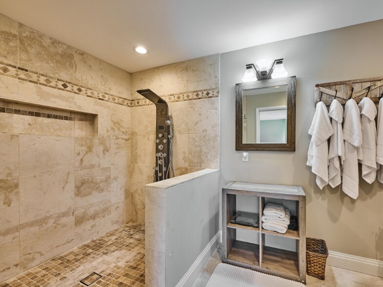 Building Photo - 2810 NE 48th Ct