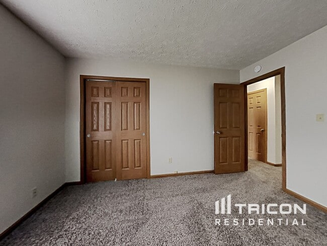 Building Photo - 1372 Evergreen Dr