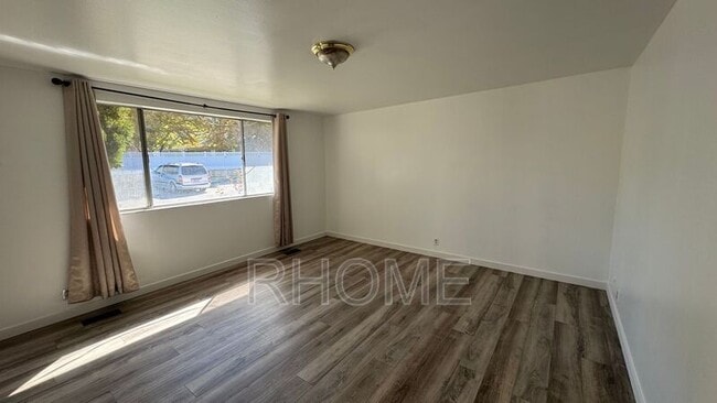 Building Photo - 267 W Center St