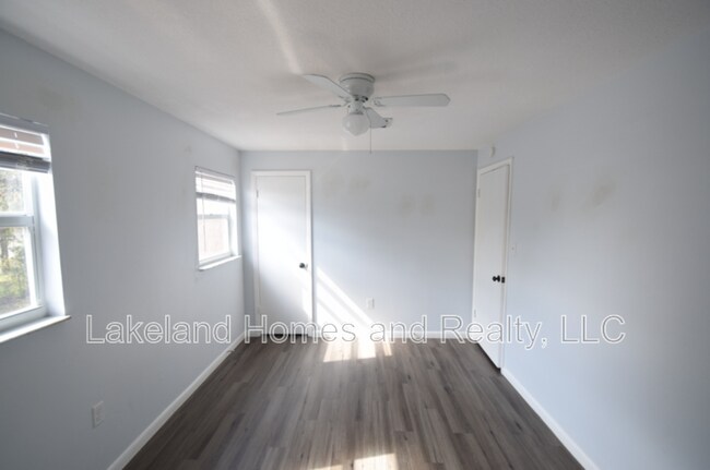 Building Photo - 939 Castle Way