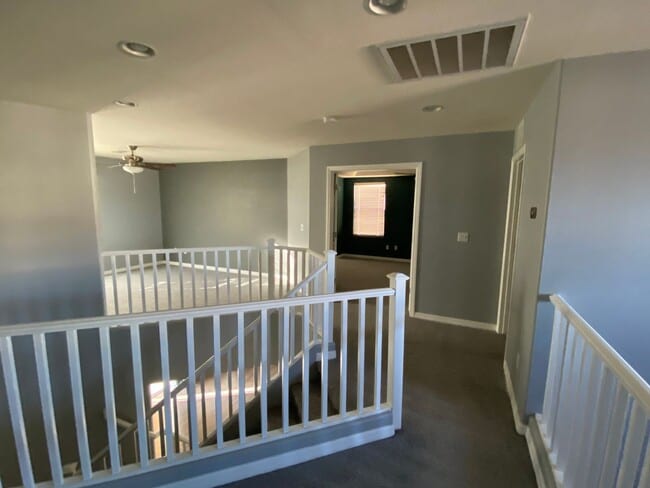 Building Photo - Gorgeous 4Bed/2.5Bath/2Car, 2-Story Residence with Loft in Mountains Edge Area gated Community!