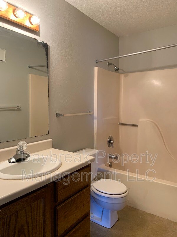 Building Photo - 1210 34th Ave S