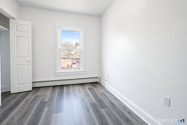 Building Photo - 17 Sherman Ave