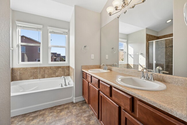 Building Photo - 6914 Dusty Miller Way