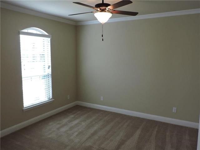 Building Photo - 1156 Roma Dr