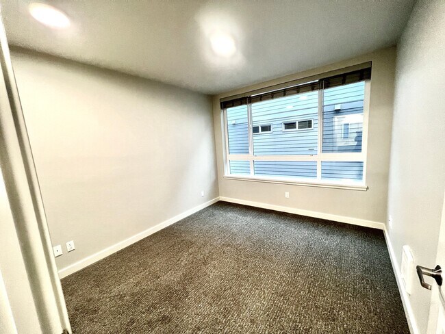 Building Photo - 2330 Yakima Ct