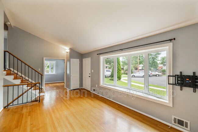 Building Photo - 4232 Linden St
