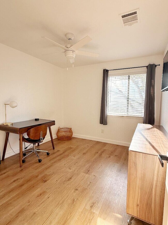 Building Photo - 1706 Woodwind Ln