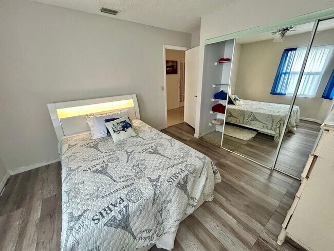 Building Photo - 156 Colly Way