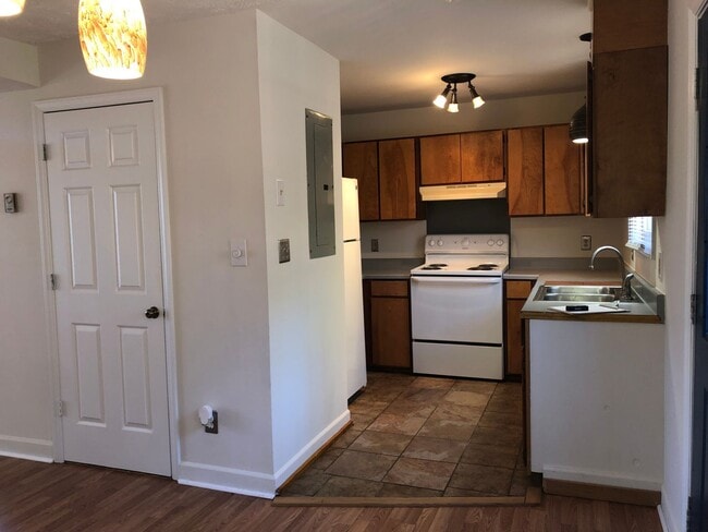 Building Photo - 142 Margo Ln