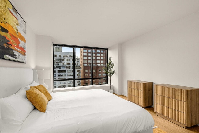 Building Photo - 525 E 72nd St