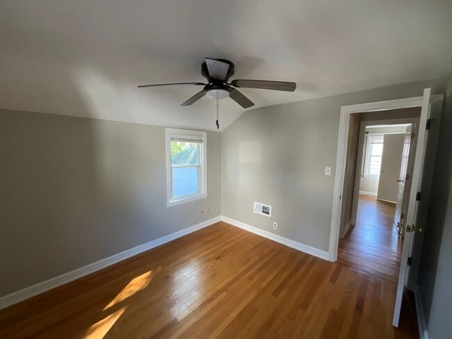 Building Photo - Charming 3-Bedroom Home in Whitefish Bay -...