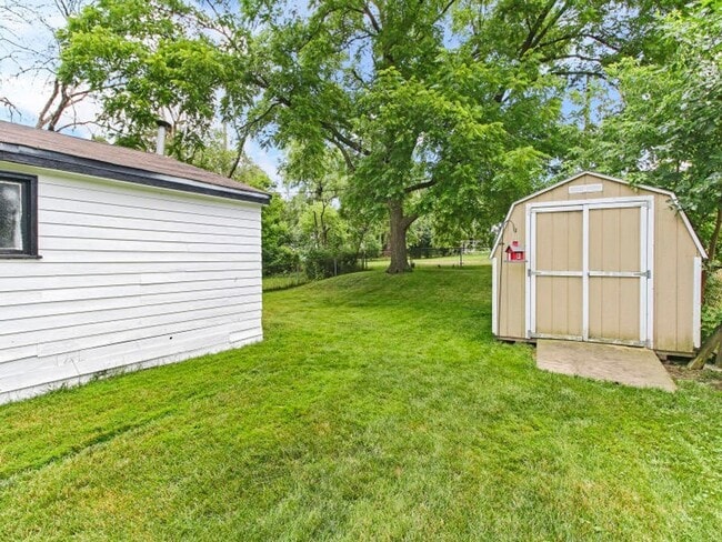 Building Photo - 4 Bedroom Cape Cod with Large Partially Fenced Yard