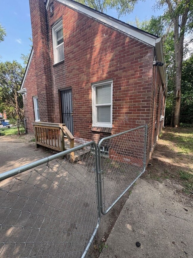 Building Photo - 19386 Yonka- 3 BEDS & 1.5 BATH FOR RENT!