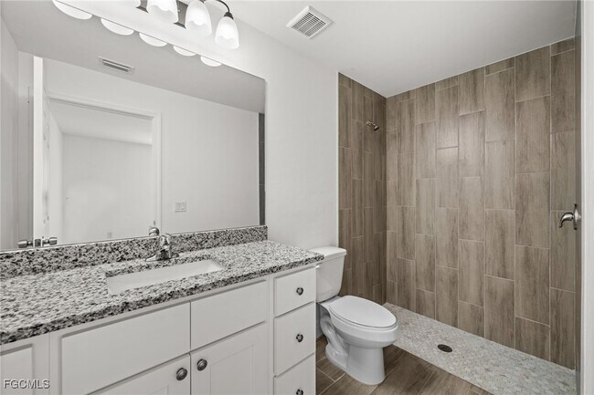 Building Photo - 915 Graystone Ave