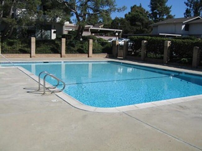 Building Photo - EASTER WAY-CONVENIENTLY LOCATED ON UCSD BU...