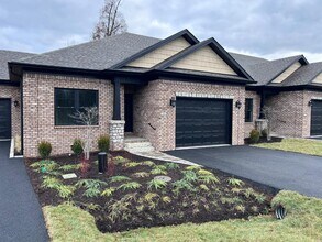 Building Photo - 102 Twin Oaks Dr