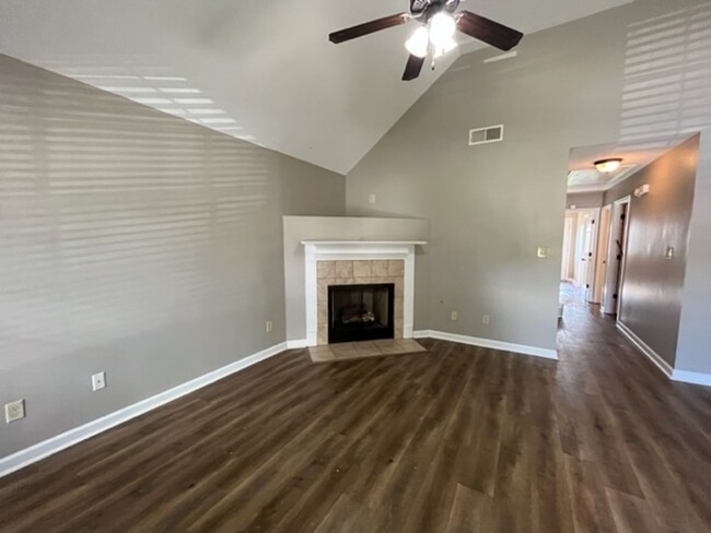 Building Photo - Renovated 3 Bedroom 2 Bath Home for Rent!!!