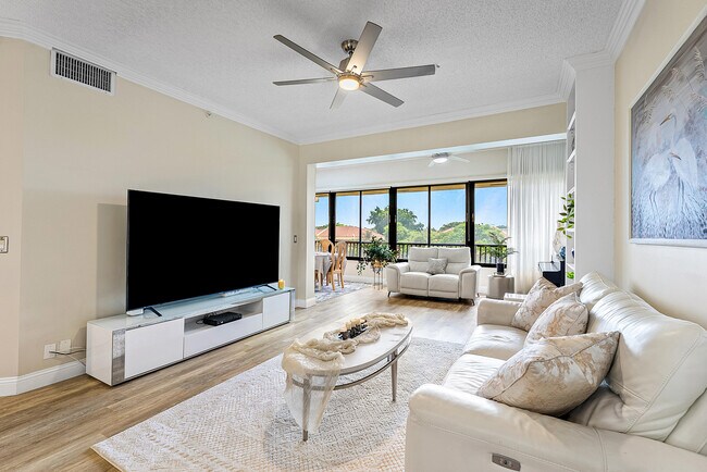 Building Photo - 7546 La Paz Blvd