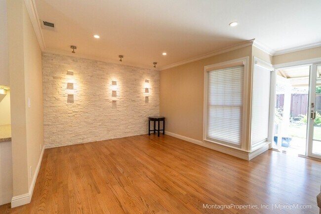 Building Photo - Remodeled single story Willow Glen home wi...