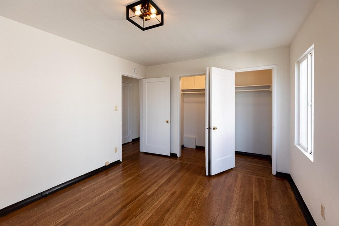 Building Photo - Elegant Kensington living with comfort, character, and scenic appeal