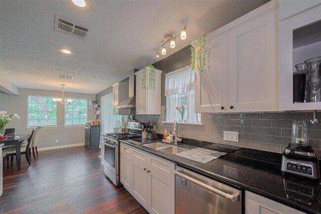 Building Photo - 5514 Avenue M