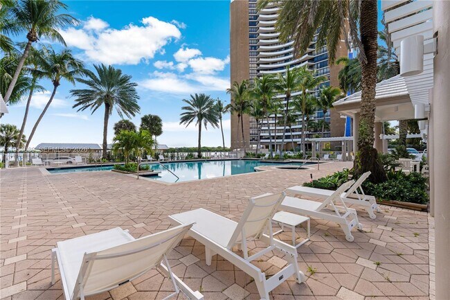 Building Photo - 720 NE 69th St