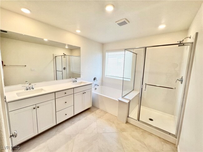 Building Photo - 6972 W Ford Ave