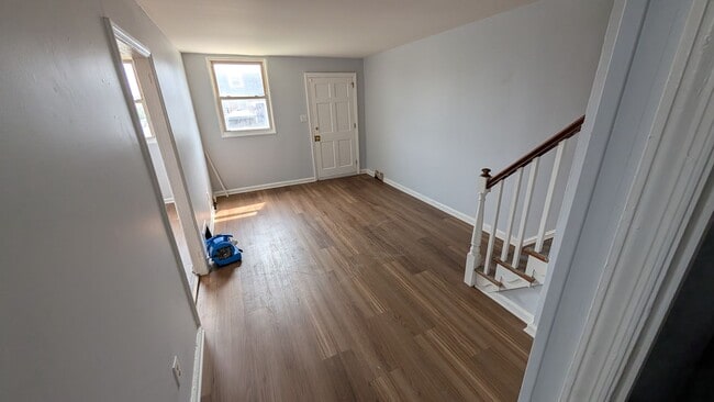 Building Photo - 3 Bedroom end unit with off-street parking