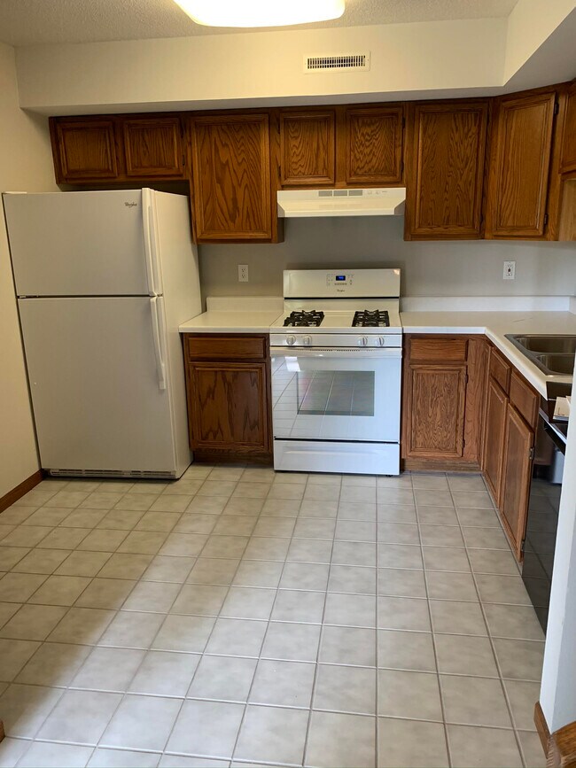 Building Photo - 4208 Mt Vernon Rd SE #1