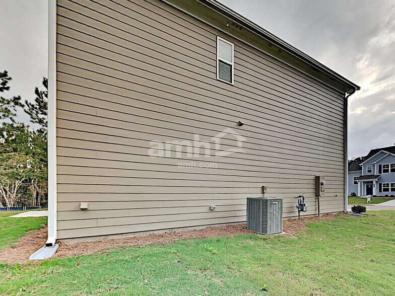Building Photo - 428 Camp dr