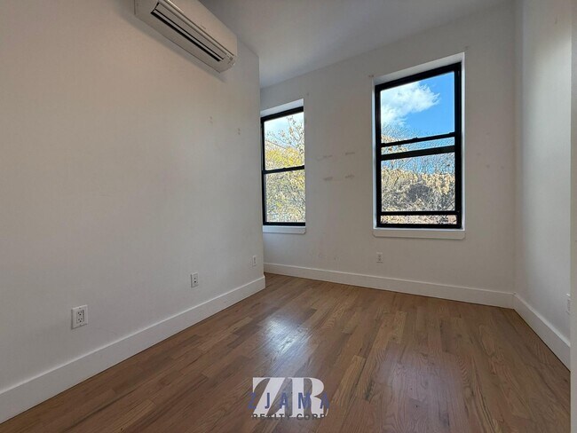 Building Photo - 104 Graham Ave