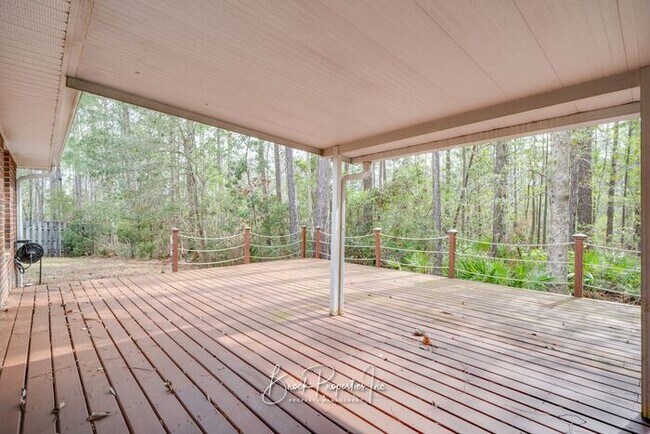 Building Photo - 1750 Beachside Dr