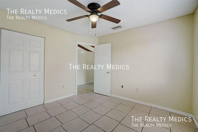 Building Photo - 1886 Elkcam Blvd