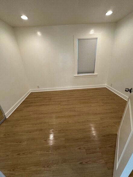 Building Photo - 552 Brooks Ave