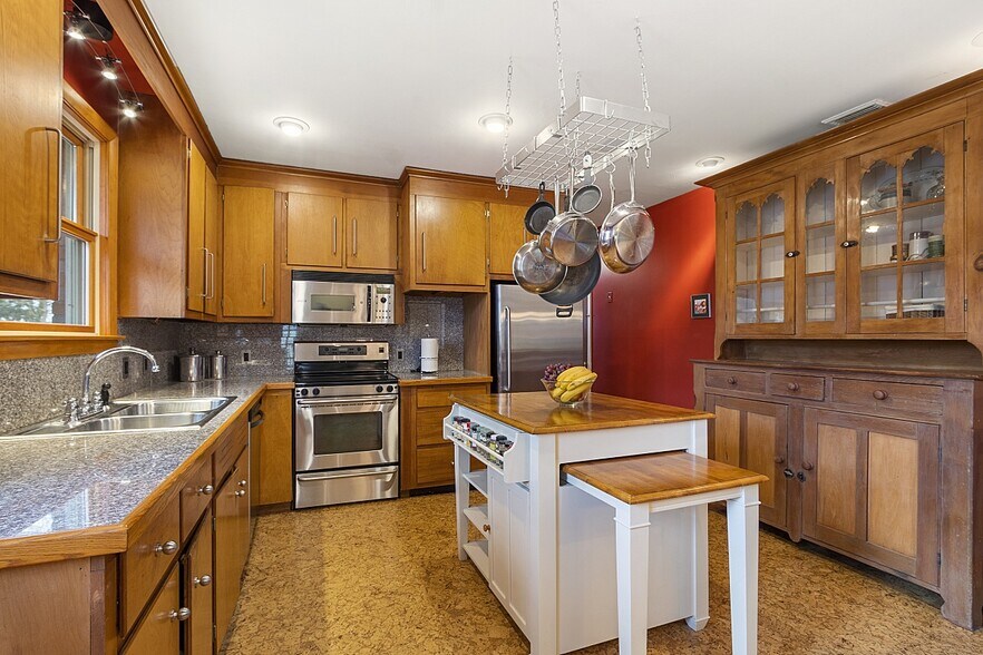 Building Photo - 71 Bemis Rd