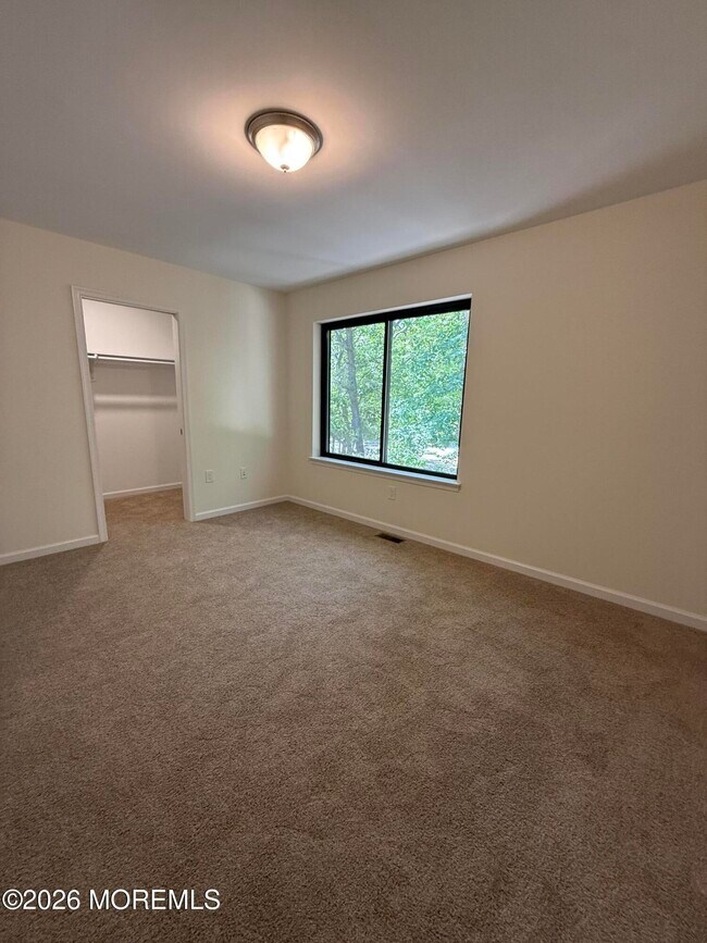 Building Photo - 5 Canary Cir