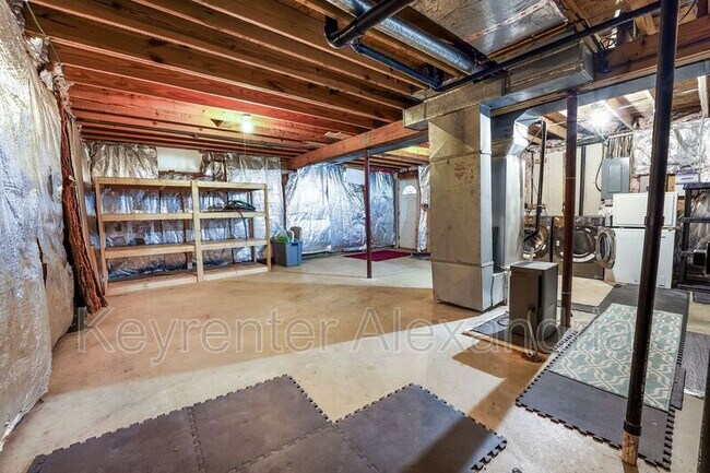Building Photo - 6410 Kings Landing Rd