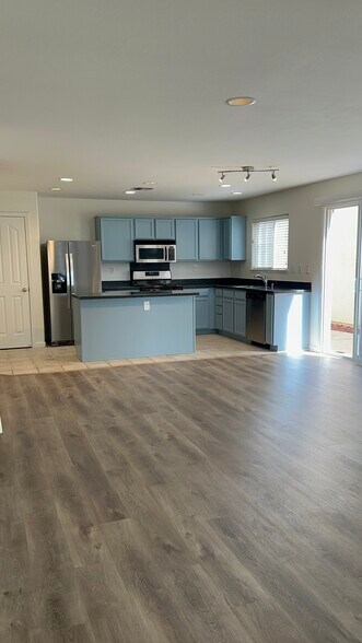 Building Photo - 2753 Whitney Dr